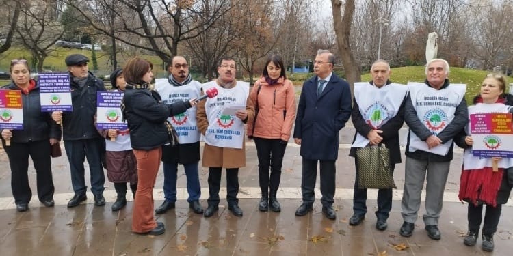 emeklilerden-tbmm-onunda-protesto