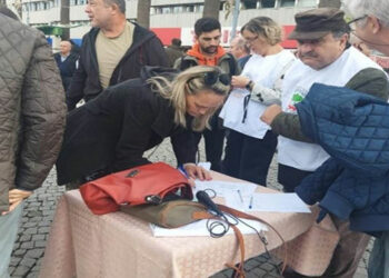 Emeklilerden İzmir’de imza kampanyası