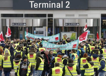 Lufthansa işçileri uyarı grevi yaptı