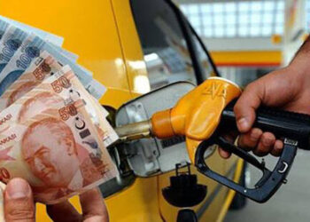 Benzinin litresine 95 kuruş zam