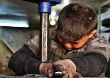 ‘Çocuklar uyurken susulur, ölürken değil’