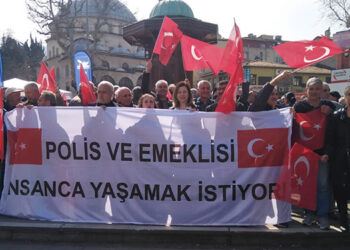 Emekli polisler insanca yaşam talep etti