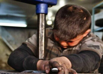 Yoksulluk çocuk işçiliğini artırıyor