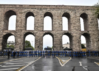 Tarihi kemer, polisten duvar oldu