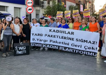 Soyadı düzenlemesi yargı paketinden çıkarıldı