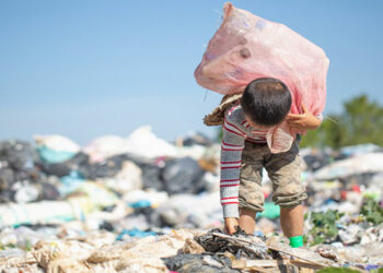 5,4 milyon çocuk yoksulluk içinde