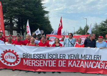 DİSK, Mersen grevine destek eylemi gerçekleştirdi