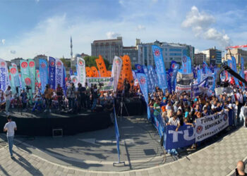 Türk-iş, “Zordayız, geçinemiyoruz” mitinglerinin ilkini gerçekleştirdi