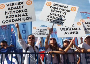 Türk-iş, “Zordayız, geçinemiyoruz” mitinglerinin ilkini gerçekleştirdi
