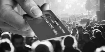 Vatandaş krediyle de, kredisiz de yaşayamıyor