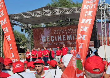 DİSK, Mersin’de “Gelirde, Vergide, Ülkede Adalet’’ mitingi yaptı