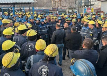 Maden işçileri özelleştirmeye karşı kendilerini yeraltında madene kapattı