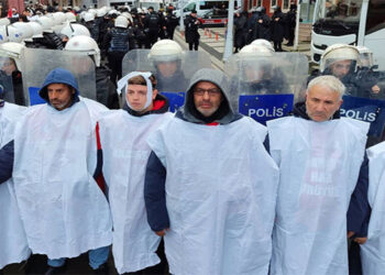 Polonez işçisi: Ne olursa olsun mücadele sürecek. Soğuk, açlık, polis ablukası