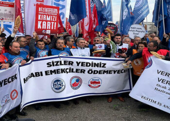 Kamu emekçileri yurt genelinde iş bıraktı