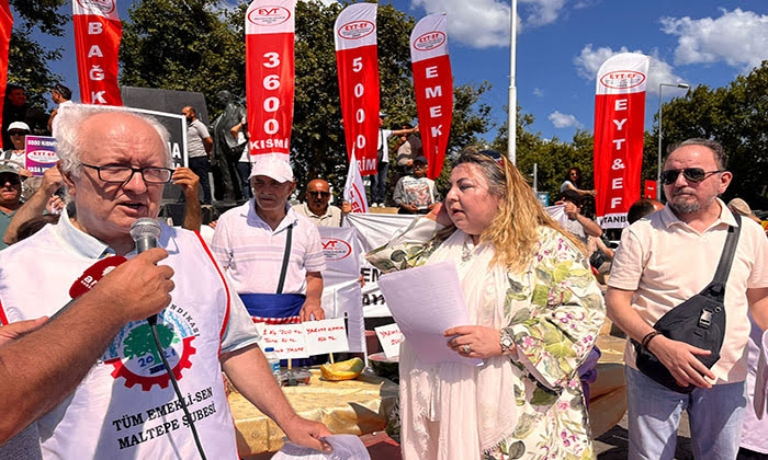 Emekliler Kadıköy'de eylemde: Aş yerine dert kaynatıyoruz