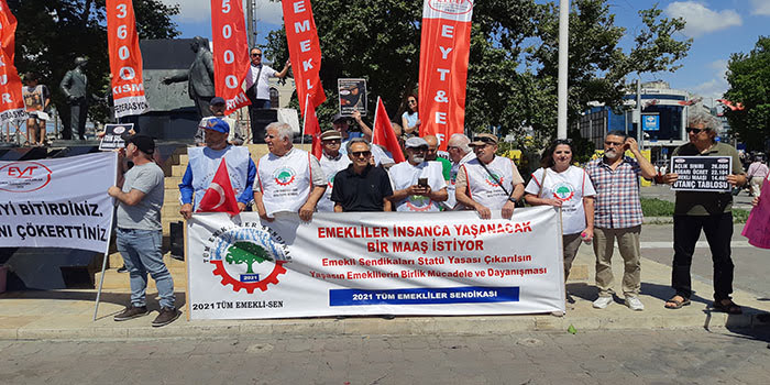 Emekliler Kadıköy'de eylemde: Aş yerine dert kaynatıyoruz