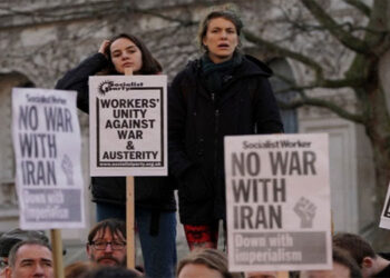 Londra’da on binler İran’la savaşa ‘hayır’ dedi