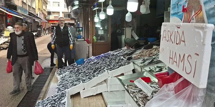Askıda ekmek, askıda fatura, şimdi de “Askıda hamsi”