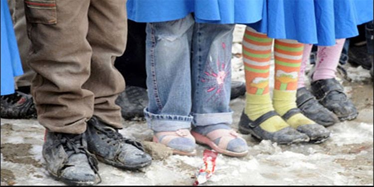 Yoksulluk çocuğun tabağını boşalttı