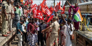 Fabrikalardan tarlalara 300 milyon işçi ayakta