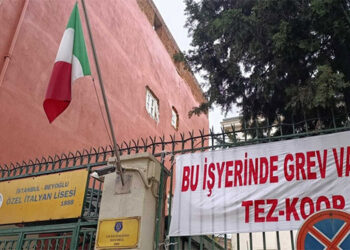 Özel İtalyan Lisesi’nde grev pankartı asıldı
