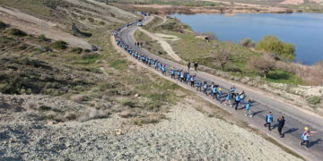 Azmimiz yollardan büyük