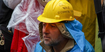 Doruk Madencilik işçileri açlık grevini sürdürüyor: “Çocuğum için buradayım!”